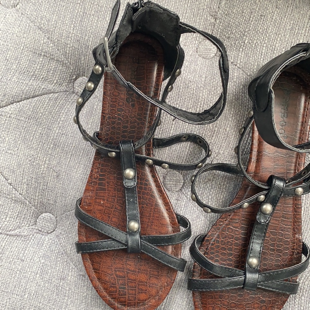 Bamboo size nine latte faux leather studded gladiator style sandals summer - Picture 2 of 9